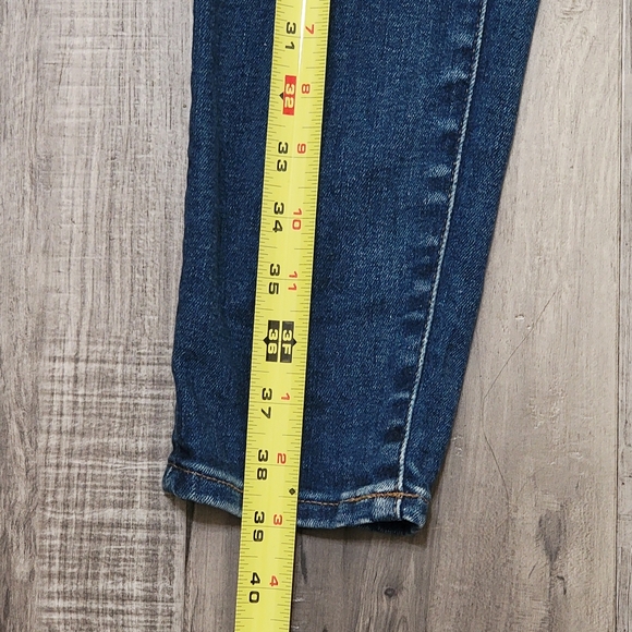 Madewell Curvy High Rise Skinny Jeans - Picture 4 of 13
